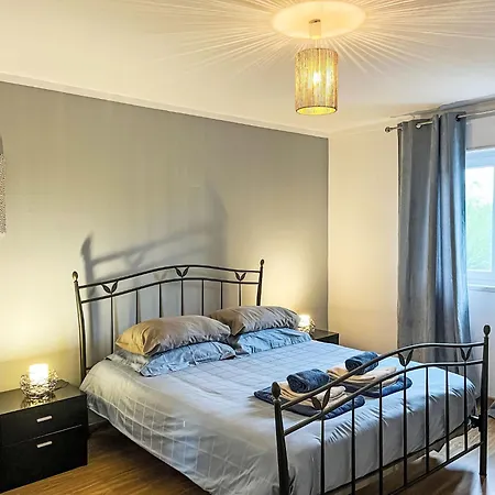 Charmantes Mit Schoener Aussicht- 2 Sc By Interhome Casa vacanze